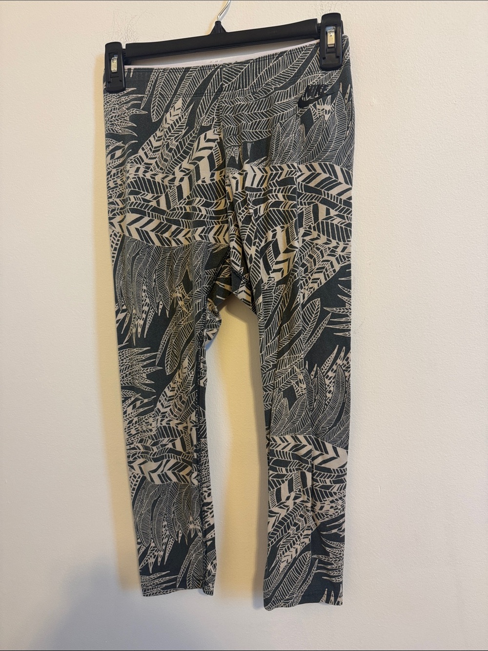 Nike Kids Leaf-Print Leggings in Black and Cream